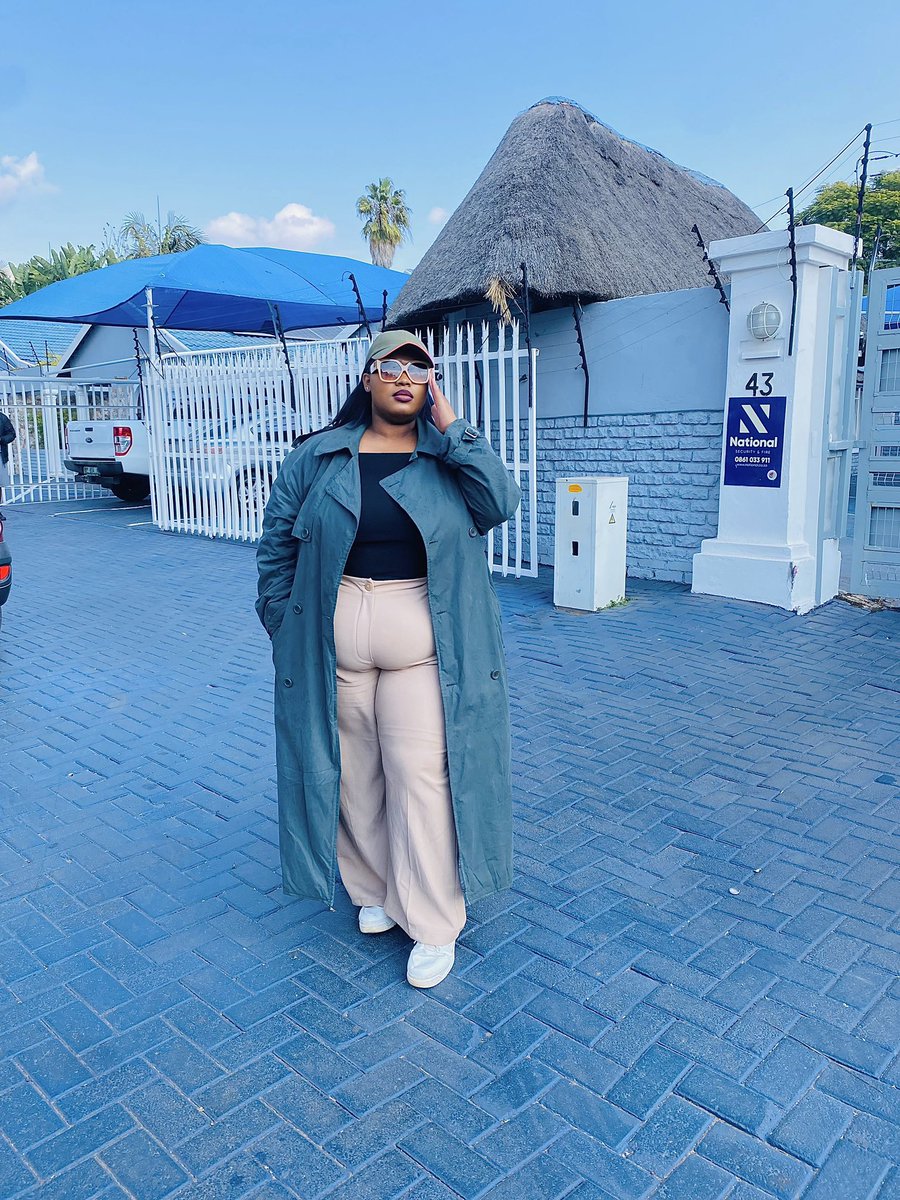 GoldenCoastCA's tweet photo. 50 bucks the black Anglo bitch nagging me is built like this lol #AllHailTheFupa #FrontButt #HotGirlSumme 😮‍💨😅👌🏻 https://t.co/l0qjPCBLOz
