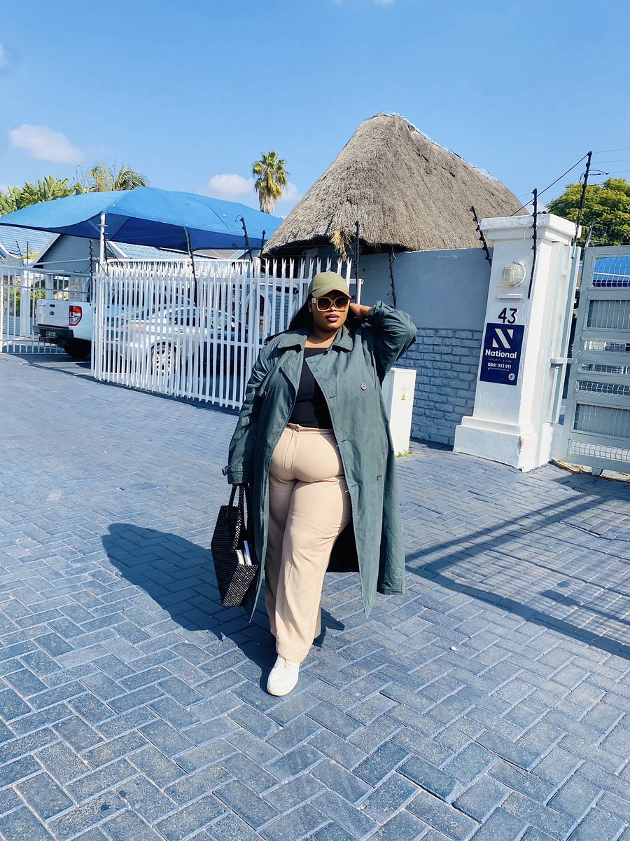 GoldenCoastCA's tweet photo. 50 bucks the black Anglo bitch nagging me is built like this lol #AllHailTheFupa #FrontButt #HotGirlSumme 😮‍💨😅👌🏻 https://t.co/l0qjPCBLOz
