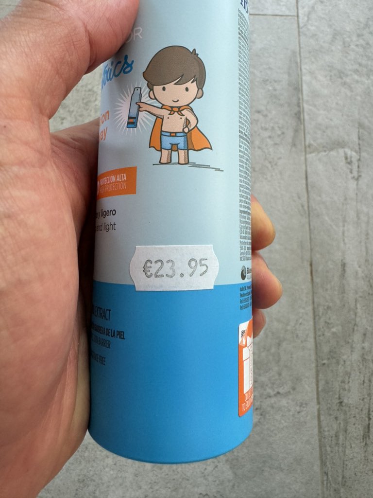 Ya que Sanidad reparte condones gratis para prevenir las ETS podrían pensar en algún tipo de ayuda para las cremas solares. Es un desfase el precio que tienen y lo necesarias que son. Hay que protegerse del sol 🌞 o en los próximos años el melanoma nos va a arrasar. 24€ 🙄