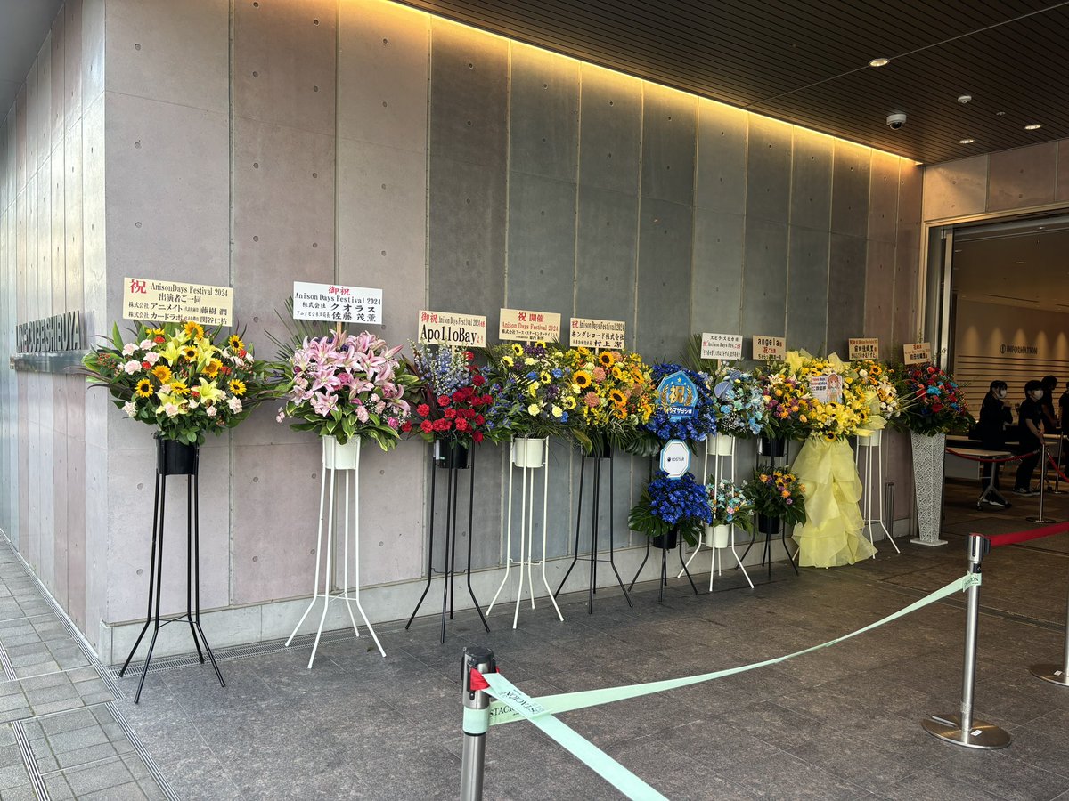 PxBacl's tweet photo. アニソンデイズフェスお一人様参戦！
でも、めっちゃ楽しかった！！
二回席の最前列でスタンドしてタオル振り回したぢぇらっこは私…
あっちゃんかわいかったです❤️
コラボも素敵だったし、９０年代楽曲多くてぶっささりました。
最後の CHA-LA HEAD-CHA-LA最高すぎ
た
＃アニソンデイズ
＃angela https://t.co/WPyTyPO9n5