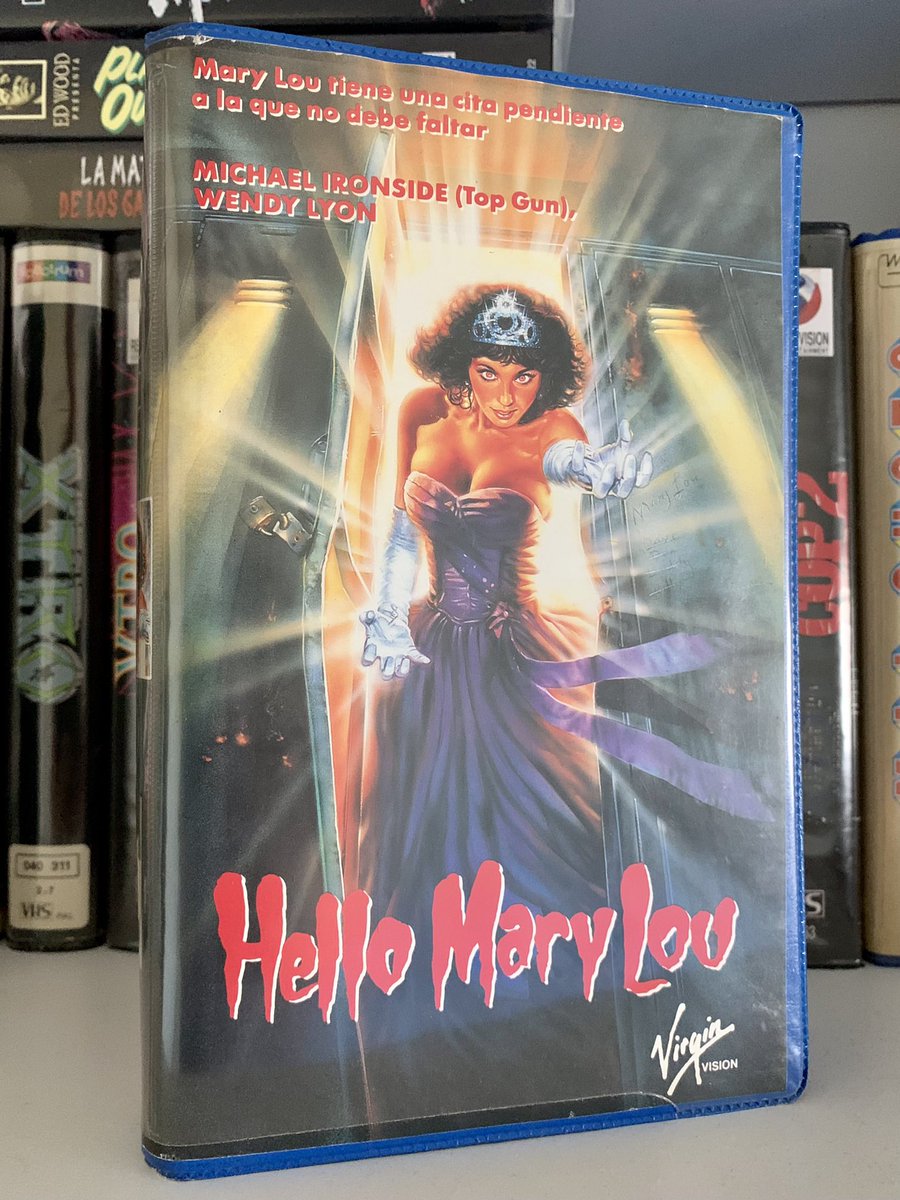 elDaniM's tweet photo. @pedroveraOyP La carátula de la edición española en VHS era una pasada, aunque ocultaba que era la segunda parte de Prom Night. https://t.co/qUvvUgo0y9