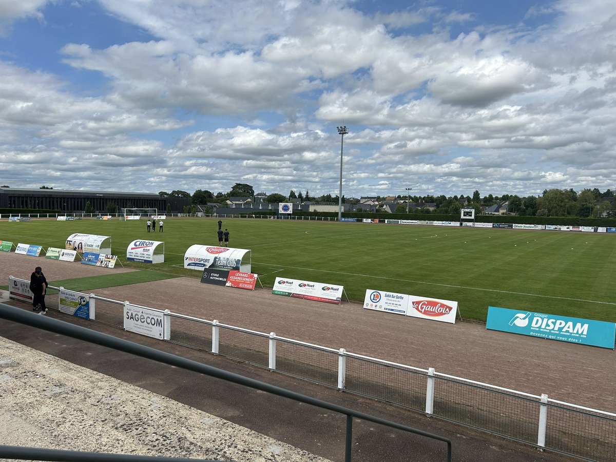 IncroyableSCO's tweet photo. 📍 - Stade Rémy Lambert - Sablé-sur-Sarthe 

@LEMANSFC 🆚 @AngersSCO 

#LMFCSCO #PrepaSCO ⚫️⚪️ https://t.co/9bJGTqI5m7