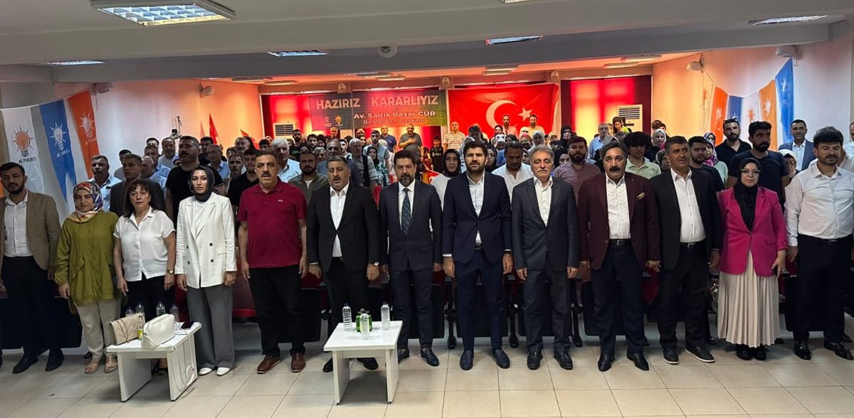 AkBaglar_2121's tweet photo. 📍Bağlar İlçe Başkanlığı 
Danışma Meclisi Toplantısı

İl Bşk. Sn. @RasitOcak
İlçe  Bşk. Sn. @SadikBasarGur
İl Bşk Yardımcılarımız,
İl Kadın Kolları Bşk
Vekilimiz, İl G. Kolları Bşk ve
İl YK. Üyelerimiz ile beraber
Teşkilat mensuplarımızın katılımı ile Toplantımız gerçekleştirildi https://t.co/c3SjCKGCGs