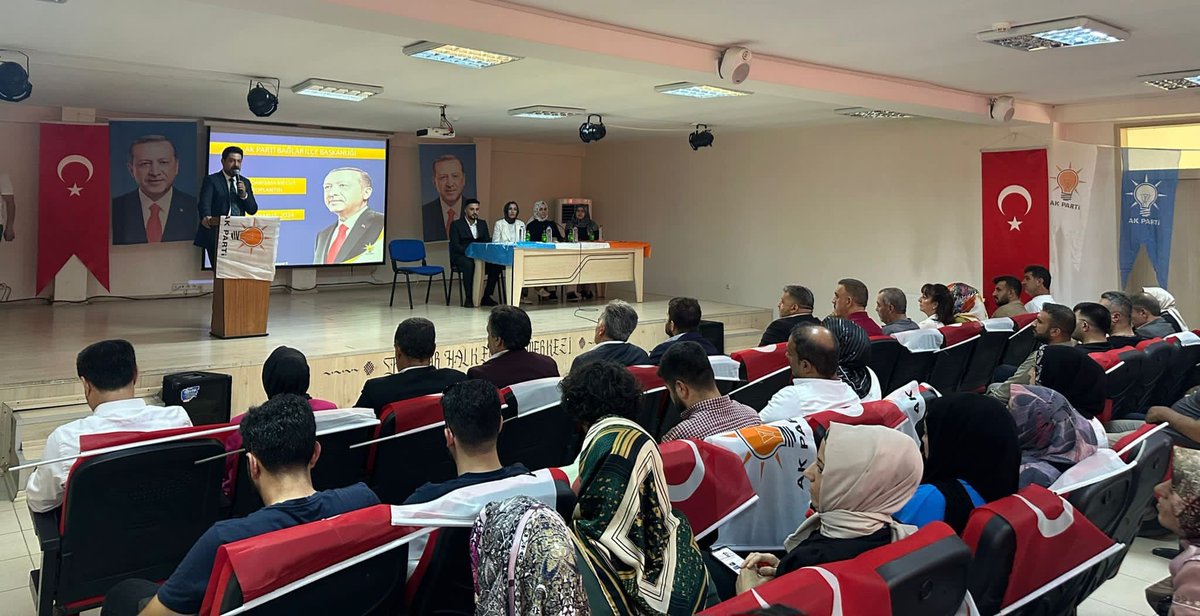 AkBaglar_2121's tweet photo. 📍Bağlar İlçe Başkanlığı 
Danışma Meclisi Toplantısı

İl Bşk. Sn. @RasitOcak
İlçe  Bşk. Sn. @SadikBasarGur
İl Bşk Yardımcılarımız,
İl Kadın Kolları Bşk
Vekilimiz, İl G. Kolları Bşk ve
İl YK. Üyelerimiz ile beraber
Teşkilat mensuplarımızın katılımı ile Toplantımız gerçekleştirildi https://t.co/c3SjCKGCGs