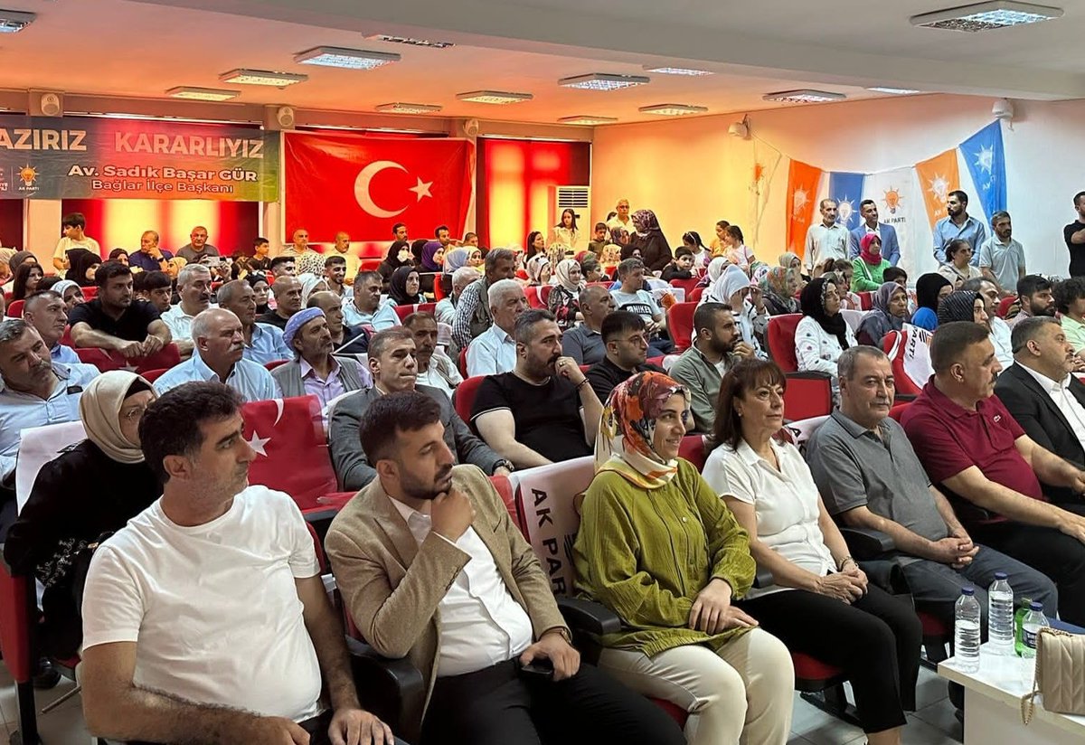 AkBaglar_2121's tweet photo. 📍Bağlar İlçe Başkanlığı 
Danışma Meclisi Toplantısı

İl Bşk. Sn. @RasitOcak
İlçe  Bşk. Sn. @SadikBasarGur
İl Bşk Yardımcılarımız,
İl Kadın Kolları Bşk
Vekilimiz, İl G. Kolları Bşk ve
İl YK. Üyelerimiz ile beraber
Teşkilat mensuplarımızın katılımı ile Toplantımız gerçekleştirildi https://t.co/c3SjCKGCGs
