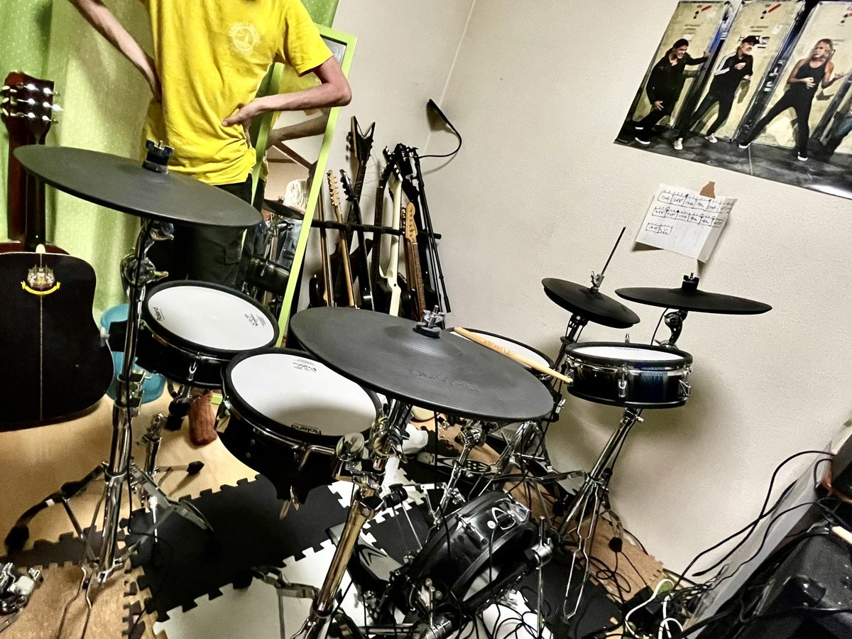 TADAHELL's tweet photo. 🐌ドラつむり 𝕀𝕟 𝔻𝕒 ℍ𝕠𝕦𝕤𝕖!!!🥁𓃻
ドラつむりさんの大切な𝕍ドラムを我が家にセットアップして頂き!!!🔥
#ドラつむり
#TADAHELL
#片羽蟲 https://t.co/6a5RmPUXl5