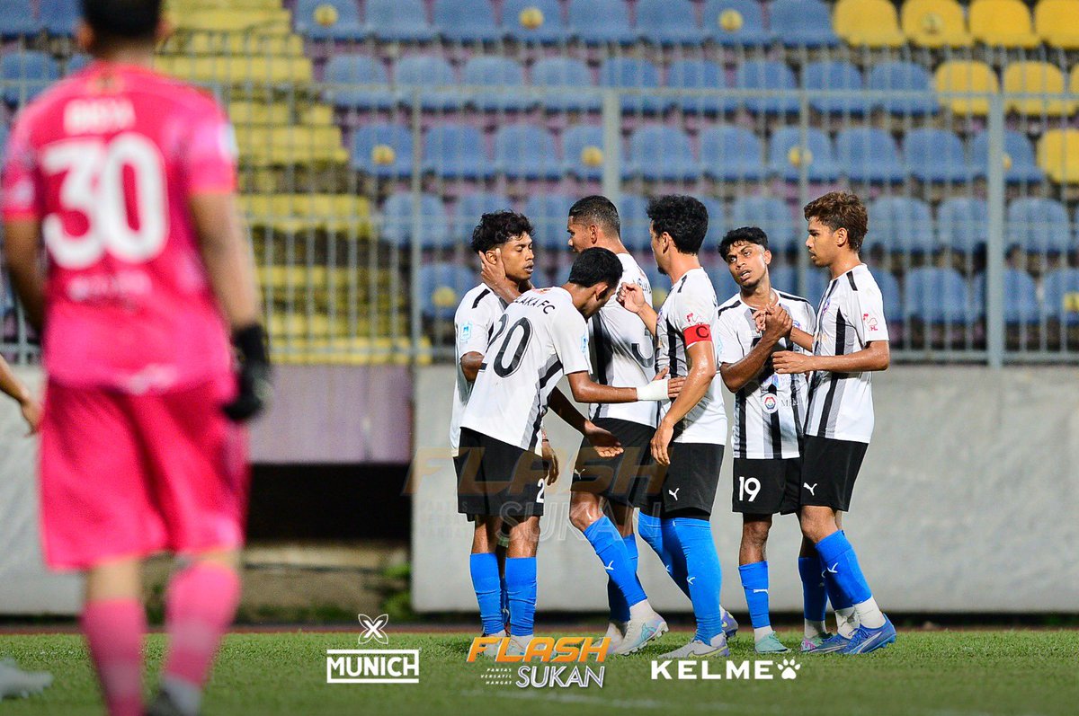 FlashSukan's tweet image. Liga A1 Semi-Pro MBSB Bank Championship 2024-25

HT: UiTM United 0-1 Melaka FC

⚽️ Azim Rahim 37'

#ligaa1semipro
#uitmunited 
#melakafc