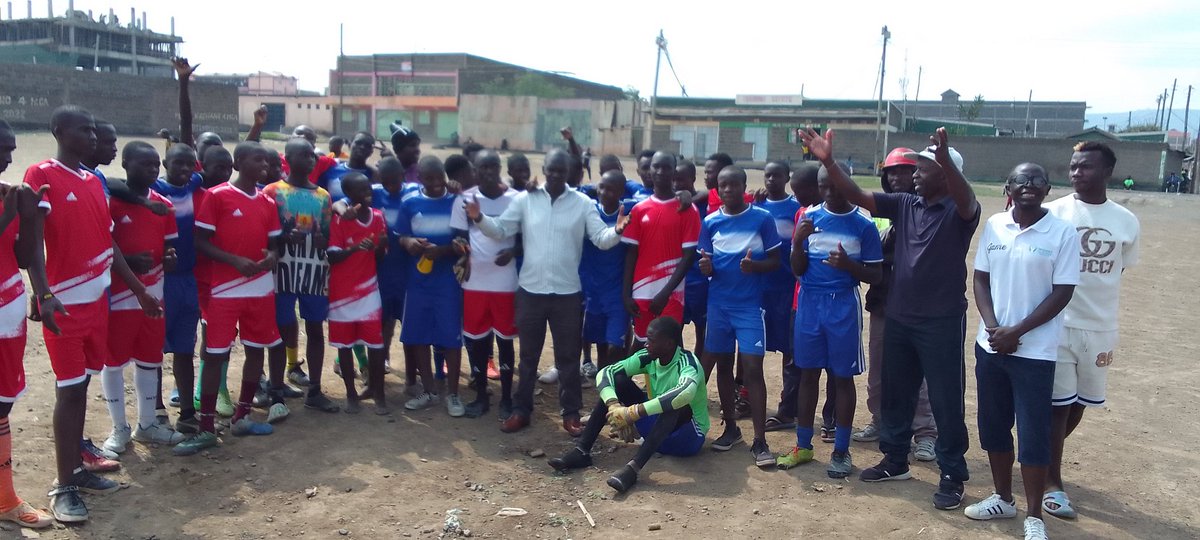 talktosave254's tweet photo. We take this opportunity on behalf of TSY FC and Everton FC to extend  heartfelt gratitudes to Nakuru County Government - Official and madam Josephine Achieng CEC for sports for the Jersey and balls, we need more balls, cones and beeps tunahitaji. https://t.co/lTFRs70JCu