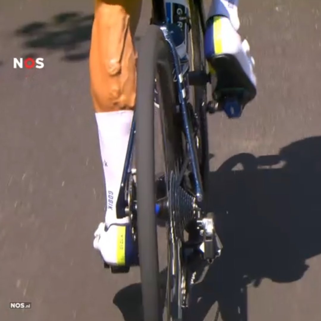 KasperJanssen's tweet photo. Het ging natuurijk om de enorme #spatader van de renner en niet om het verzet... in deze close-up. @NOSsport ... @NPO1 @Sportmedisch https://t.co/OS1jNa6TQi