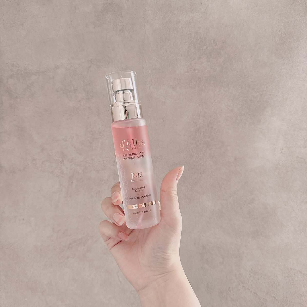vc300013's tweet photo. 𑁍d'Alba
ダルバ プロフェッショナルリペアリングヘアパヒュームセラム
100mL

𓍼ミストタイプの二層式ヘアケア
𓍼痛んで乾燥した髪を保湿しコシをプラス
𓍼バラとフリージア× フルーティーの上品な香り

すごく良かった！！
サラサラで良い香りにリセットしたいな〜って時に使うのがお気に入りです☺️ https://t.co/8okH7TCDXV