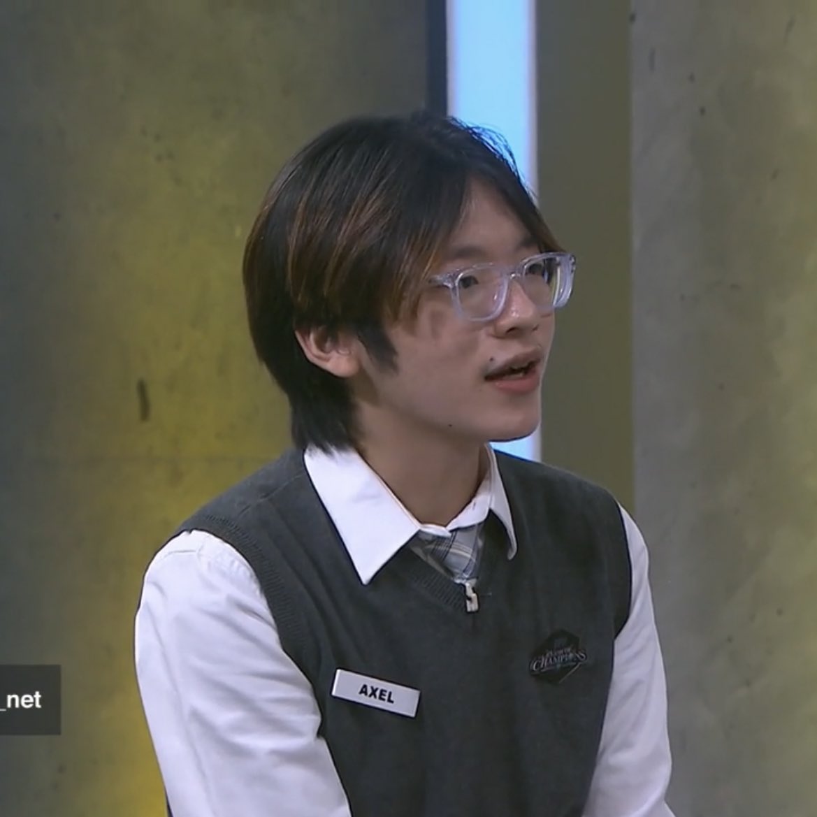 chaovampz's tweet photo. Q: Cara kalian belajar gimana?

#axelots : tipe yg merhatiin di kelas, jadi kalo belajar cuma kayak nge-review aja
#kevin : konsisten, tiap hari ada belajarnya tapi kalo udah capek stop daripada ga masuk
#maudy : tipe yg nyicil dari jauh-jauh hari &amp; buat target belajar tiap hari https://t.co/BHjk00GODI