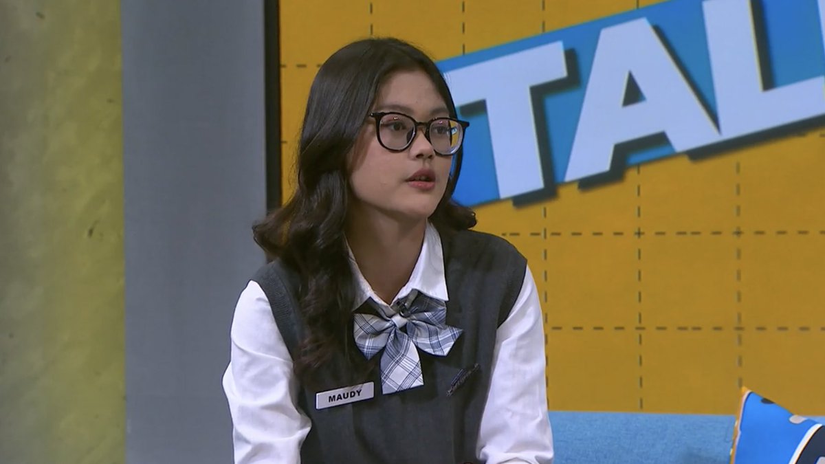 chaovampz's tweet photo. Q: Cara kalian belajar gimana?

#axelots : tipe yg merhatiin di kelas, jadi kalo belajar cuma kayak nge-review aja
#kevin : konsisten, tiap hari ada belajarnya tapi kalo udah capek stop daripada ga masuk
#maudy : tipe yg nyicil dari jauh-jauh hari &amp; buat target belajar tiap hari https://t.co/BHjk00GODI