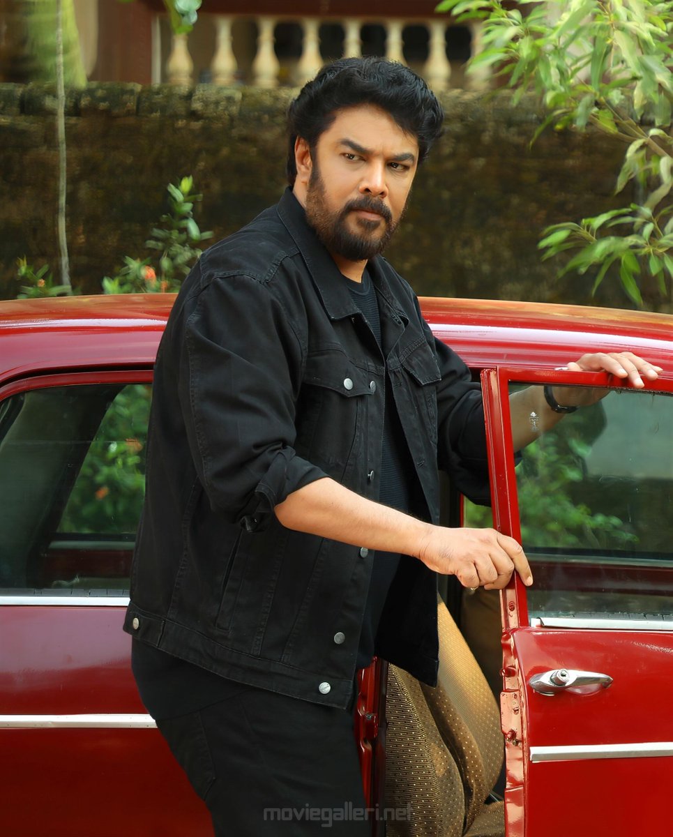 FridayCinemaOrg's tweet photo. #FridayScoop - As we broke the news earlier, #SundarC and #Vadivelu are teaming up for a new film. 

Sundar C is the director 

Shoot to begin on July 25 at Tenkasi. https://t.co/Fc2vvqR1M0