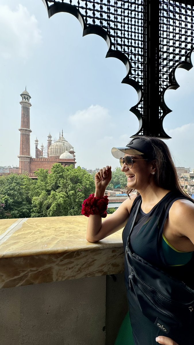 defaultrunner's tweet photo. Stepping back in time this morning with my favourites @runwithreeti discovering the rich tapestry of Old Delhi with @_merashehar !
#olddelhi #delhi6 #chandnichowk #heritagewalk #history #saturdaydoneright✔️ #thedefaultrunner #runningcommunity https://t.co/XN3Fspe9Pz