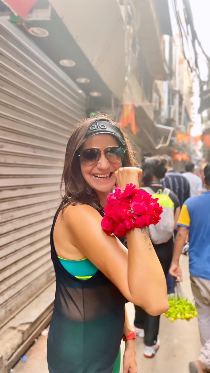 defaultrunner's tweet photo. Stepping back in time this morning with my favourites @runwithreeti discovering the rich tapestry of Old Delhi with @_merashehar !
#olddelhi #delhi6 #chandnichowk #heritagewalk #history #saturdaydoneright✔️ #thedefaultrunner #runningcommunity https://t.co/XN3Fspe9Pz