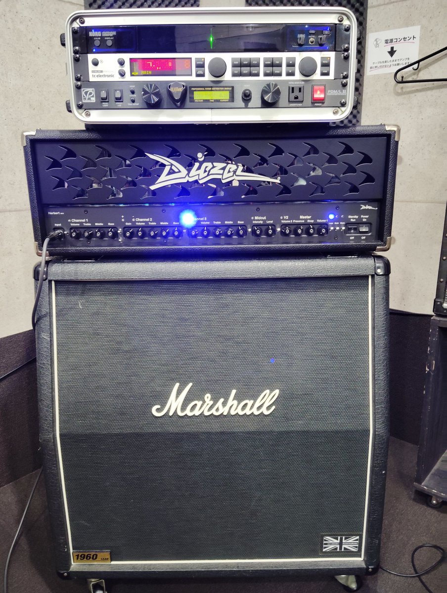 Gt_akina07's tweet photo. リズム音痴のボクはヂゴクの特訓
爆音エレクトリカルサンダーファッキ◯クリーーーック!!!
ビコピコビコピコー!
ていうかピックまともに掴めないからピックがどうなってるか中指に意識全集中しちゃうのよね悪い癖だ🤣どうにかしないと
っていうヂゴクの特訓だた
#BlueMonkeyStudio
#Diezel https://t.co/uWokIpLZry