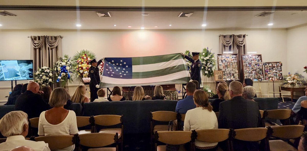 NYPDCeremonial's tweet photo. Police Officer Paul Von Werne retired in 1982 from the @NYPD67PCT. 

Police Officer Von Werne’s family was presented with our department flag in his honor. 

May he rest in eternal peace.
#NeverForget 
@NYPDnews https://t.co/6qCz2HMDxu