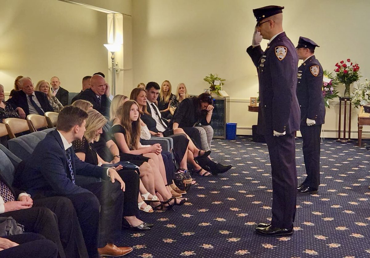 NYPDCeremonial's tweet photo. Police Officer Paul Von Werne retired in 1982 from the @NYPD67PCT. 

Police Officer Von Werne’s family was presented with our department flag in his honor. 

May he rest in eternal peace.
#NeverForget 
@NYPDnews https://t.co/6qCz2HMDxu