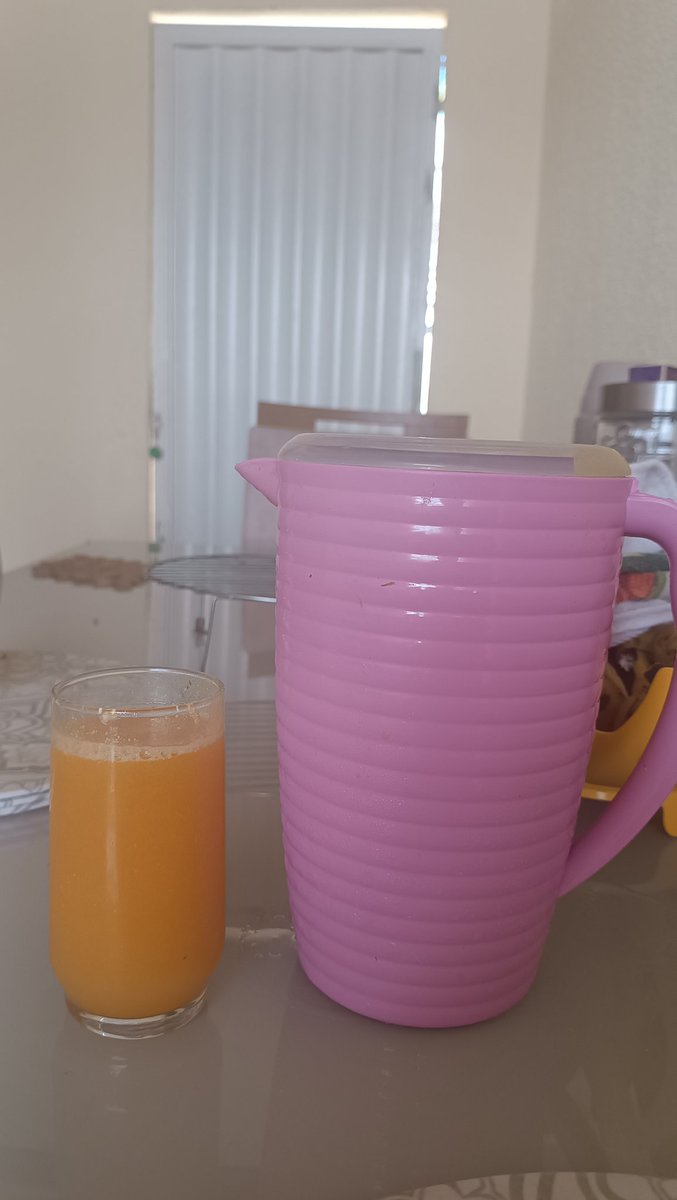 ondebagacar's tweet photo. Eu e minha porção individual de suco https://t.co/BKKmeMQH8m