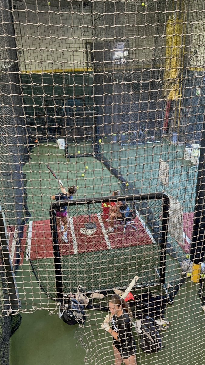 CarissaNAnaya's tweet photo. Late night hitting in Cali w one of my fav Louisiana peeps @EmmaBailey2025. Special thanks to @GiannaGusman and fam for the cage hookup. @NationalEsparza https://t.co/2l7CQqDNM9