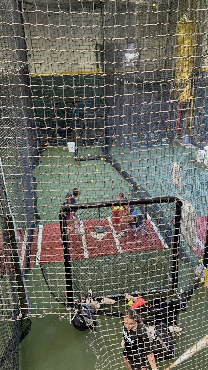 CarissaNAnaya's tweet photo. Late night hitting in Cali w one of my fav Louisiana peeps @EmmaBailey2025. Special thanks to @GiannaGusman and fam for the cage hookup. @NationalEsparza https://t.co/2l7CQqDNM9