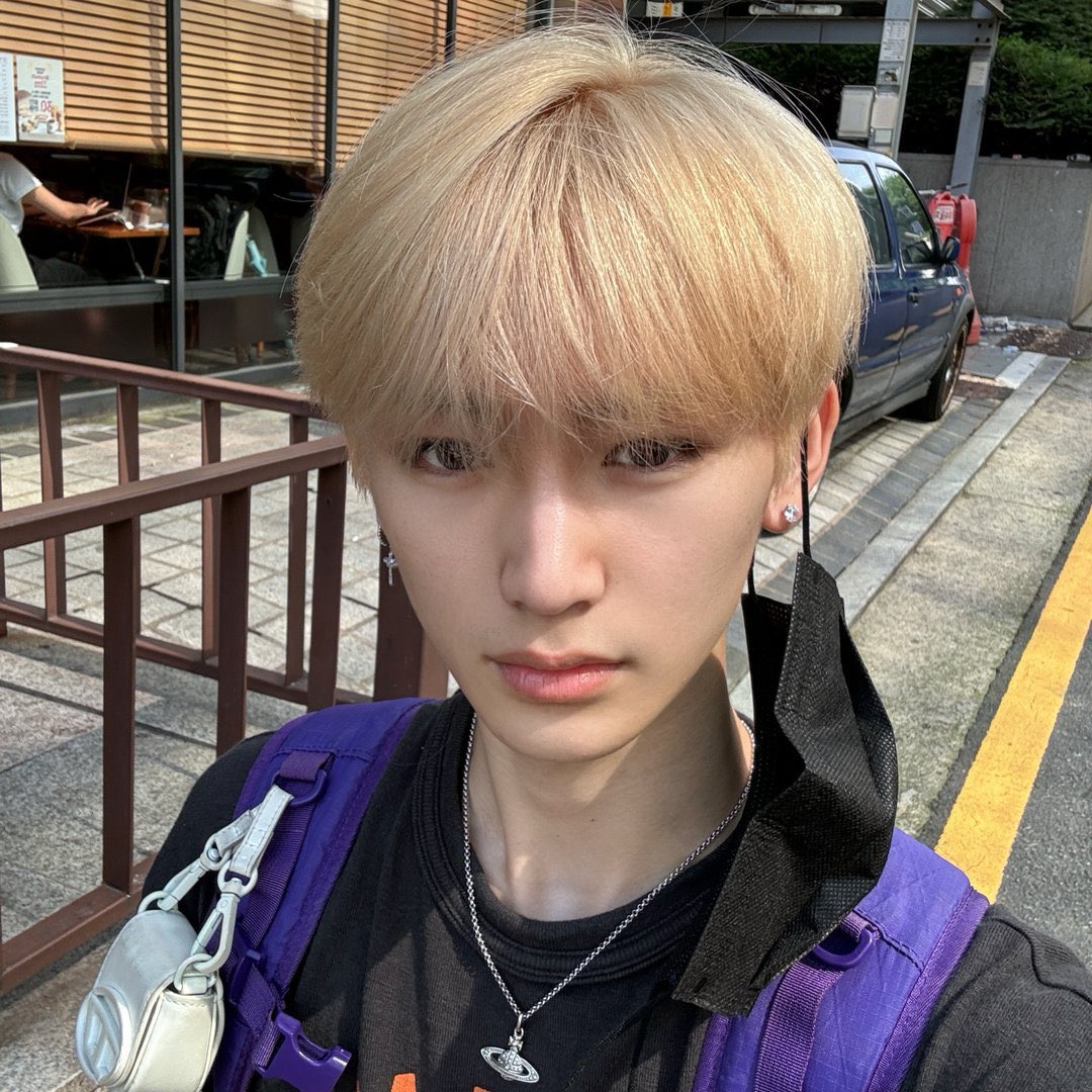 gloxyfan's tweet photo. i told yall anxin and lin are literally twins https://t.co/01Svih3iOB