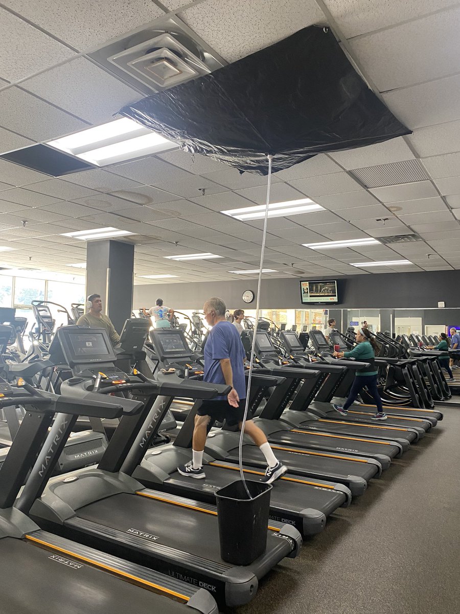 ncopps115's tweet photo. @NYSC is this the way that you rix gyms?!? 91 degrees is the new cool.😎?! It has been like this for 3+ years https://t.co/rm1cEHGN4D