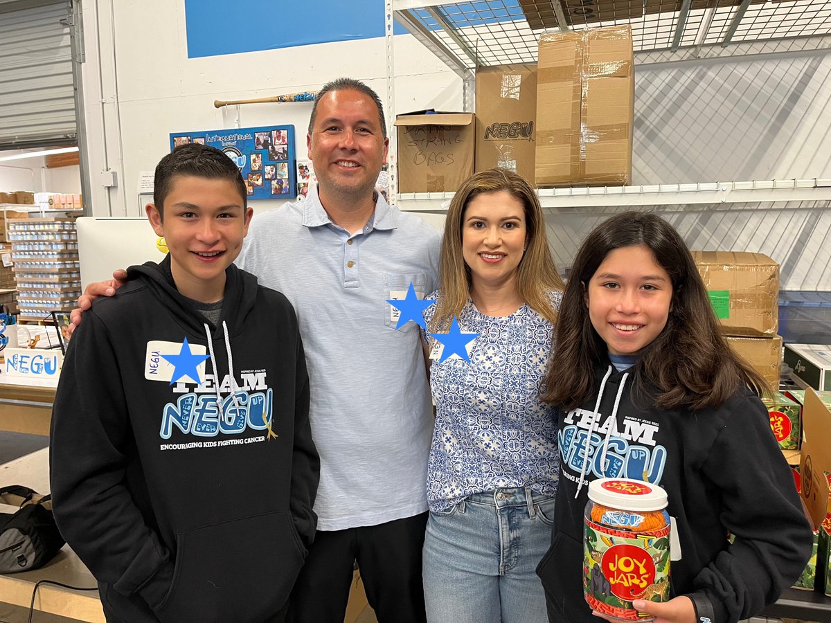 TeamNEGU's tweet photo. We love when Courageous Families 👨‍👨‍👧‍👧 are able to come to the JoyFactory. Meet the Arreguin family, whose son is fighting lymphoma cancer.  Let's leave them a note hear of love, hope, and encouragement to Never Ever Give Up. 💛 💙  
#NEGU #JoyJars #JoyFactory #LymphomaCancer https://t.co/OlcVeWtrBz
