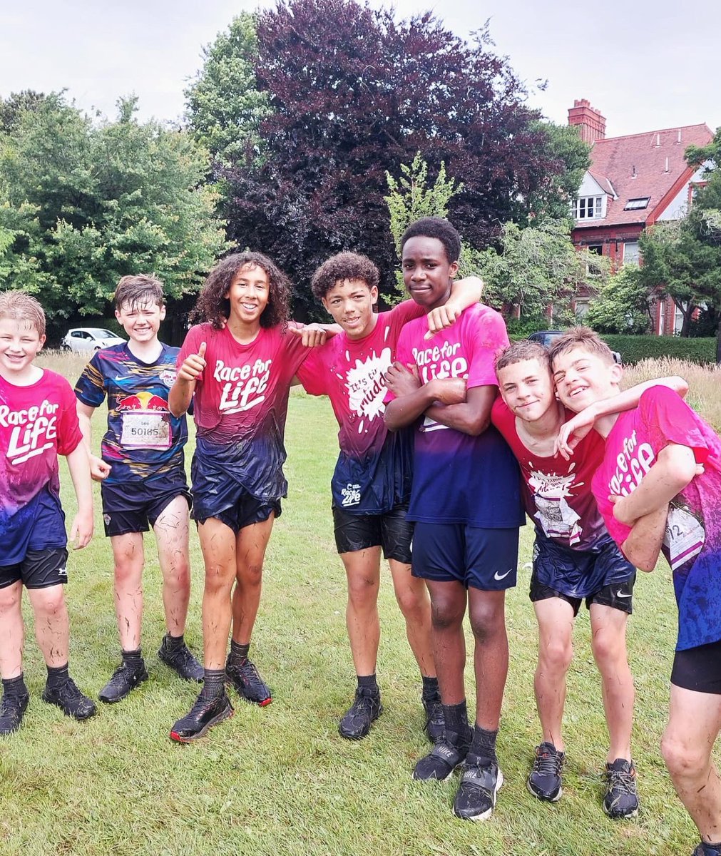 Muddy 5k with the team. Boss day with the kids raising some money in the meantime  #muddy5k #raceforlife #CancerResearch 💙🖤⚽️