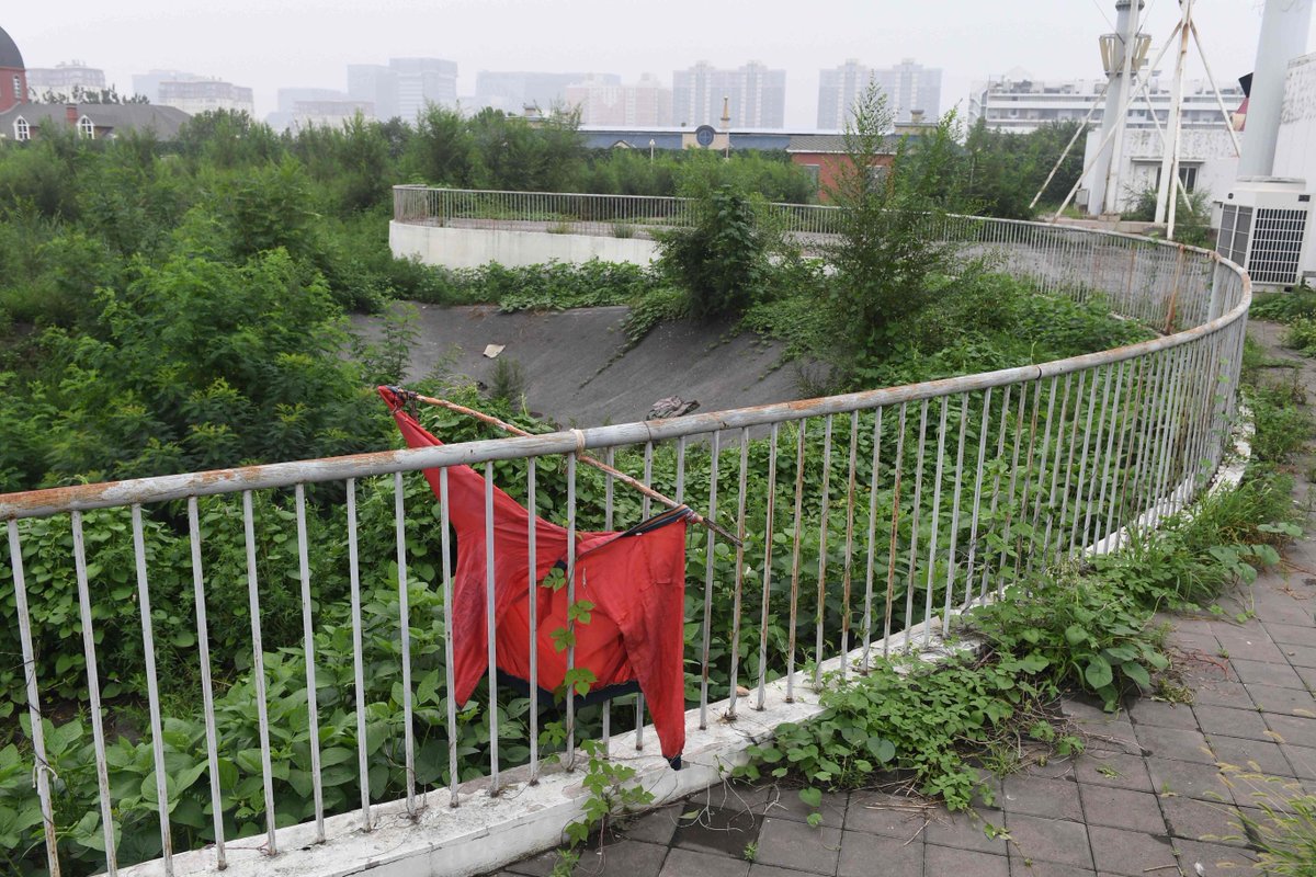 thetvlinsider's tweet photo. A common outcome for many/most Olympic venues, world-wide.  The biggest Olympic event = the outsize lies told about its positive impacts.  See :  Inside haunting abandoned £32BILLION Beijing Olympics stadiums left disused https://t.co/p8DUEREw6g https://t.co/KihfEmRQuh