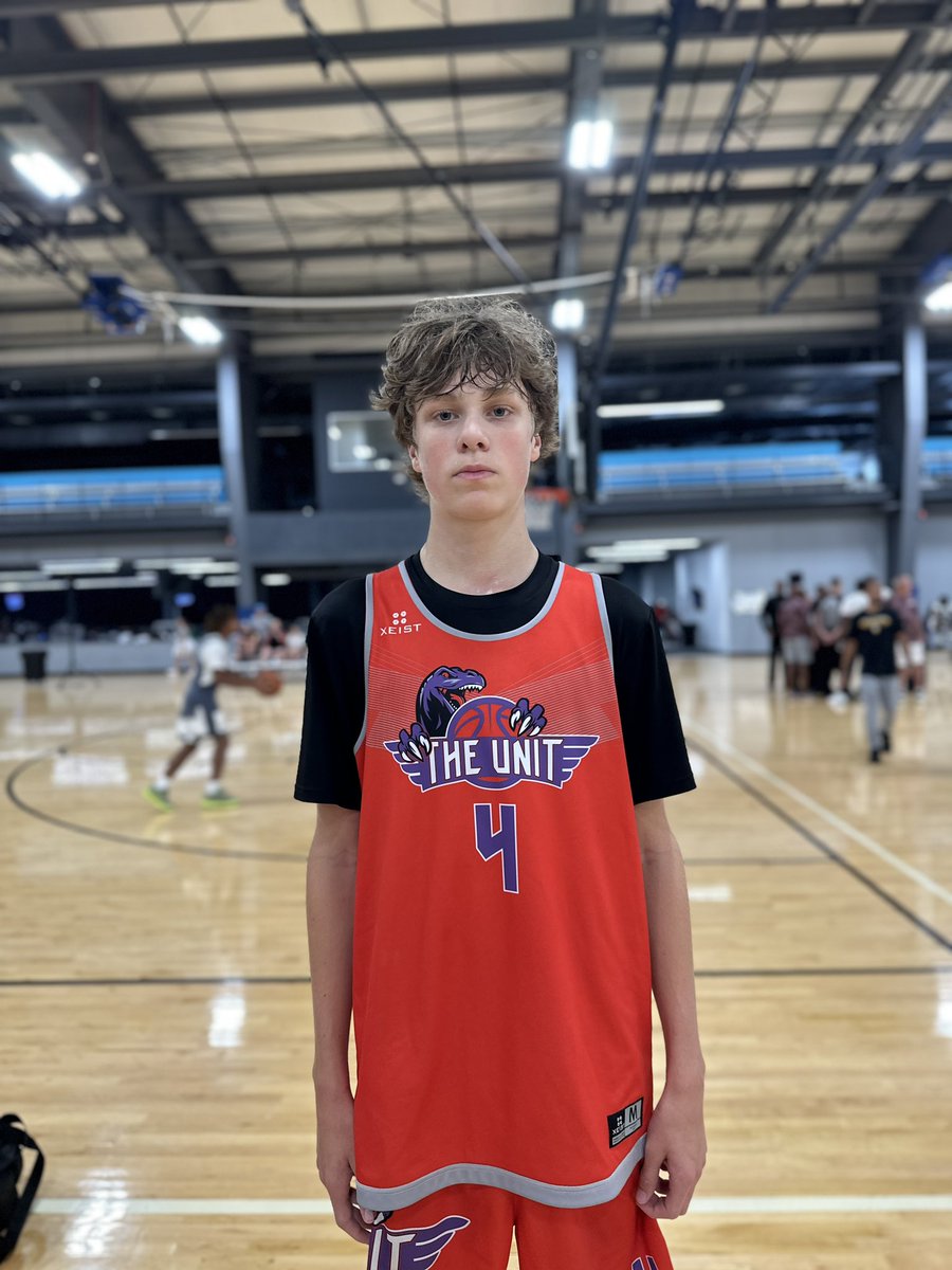 In the 2027 division, The Unit gets the win over ACE Skill Development here at The Grassroots Finale. 

Dane Brown, a 6-foot-2 wing finished with 16 points including making three from behind the arc. 

5-foot-6 guard Marque Sudduth finishes with 15 points in the win.