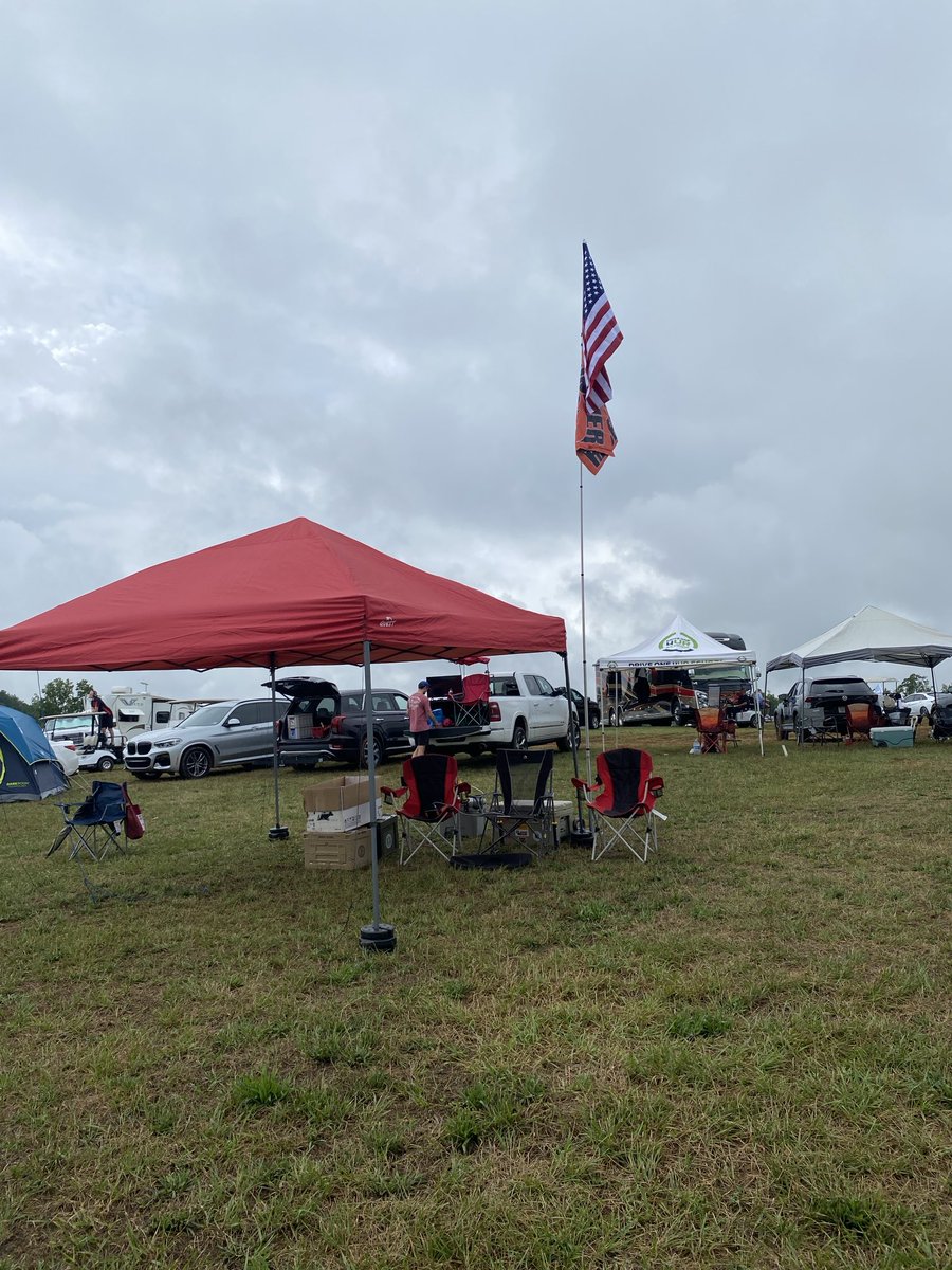 Tweeps at VIR. We’re between three and four. Look for the ⁦<a href="/DWRshow/">Dinner With Racers</a>⁩ flag and say hi!