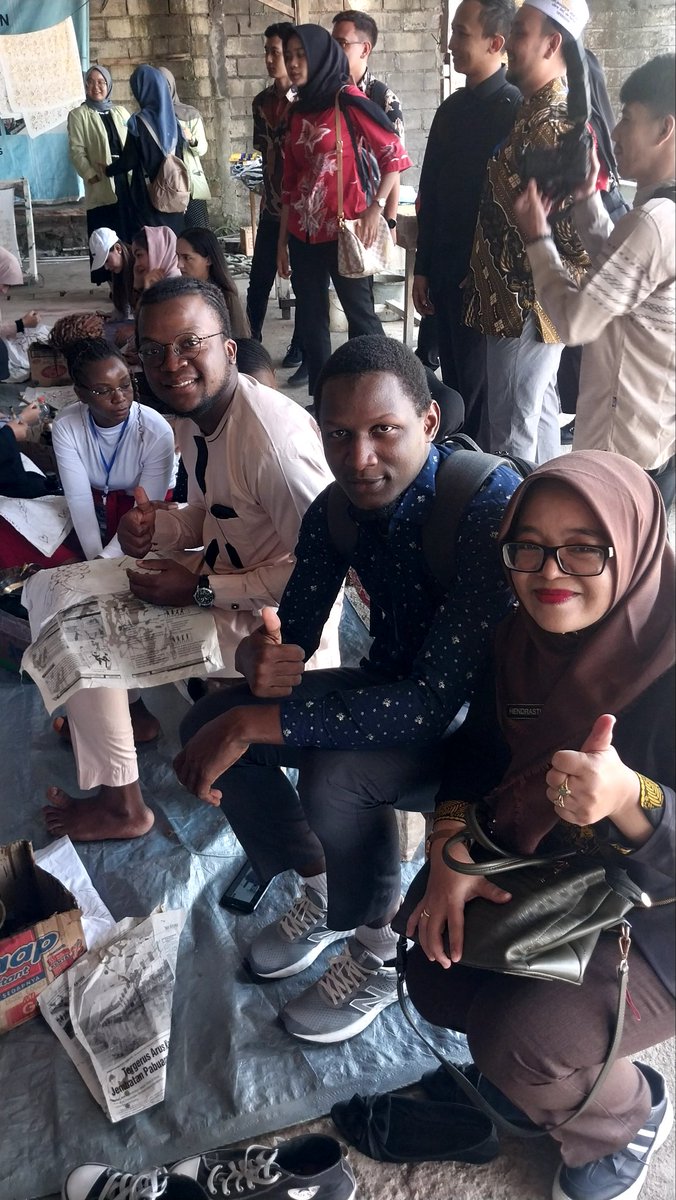 happyhendras's tweet photo. Bertemu dengan 36 mahasiswa asing dari 13 negara  dalam kunjungan International Students Community Engagement di Batik Gemawang Jambu Kabupaten Semarang, Jumat 19 Juli 2024.. 

@batikgemawangofficial

#international 
#students 
#community 
#engagement https://t.co/jpfYwWIUf5