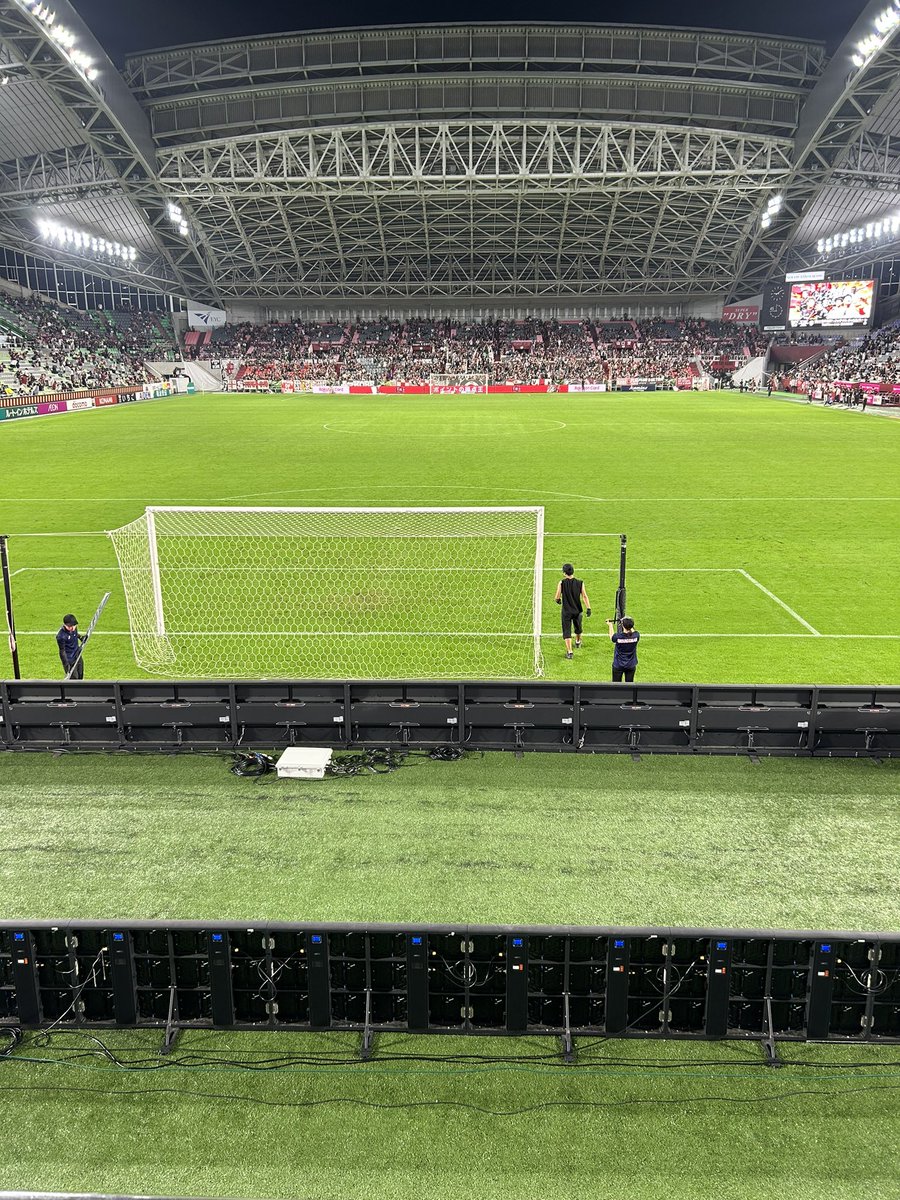 micchan_0814's tweet photo. あのスーパーボレーとPKを最前列の真後ろから見られるなんて！
次は勝ち点3お願いします！
 #稲垣祥 https://t.co/XBC3zfBA4W