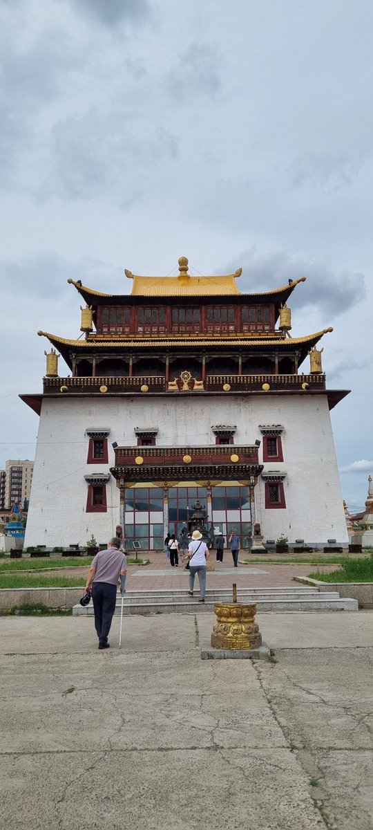DS_tone's tweet photo. The impressive 26m tall gilded statue of Migjid Janraisig at the buddist temple at Gandan monastery. The statue is a copy of the original destroyed by the communists in the 20s. It's a really amazing place to visit.
#mongolia #architecture https://t.co/c4oq8jz1Ri