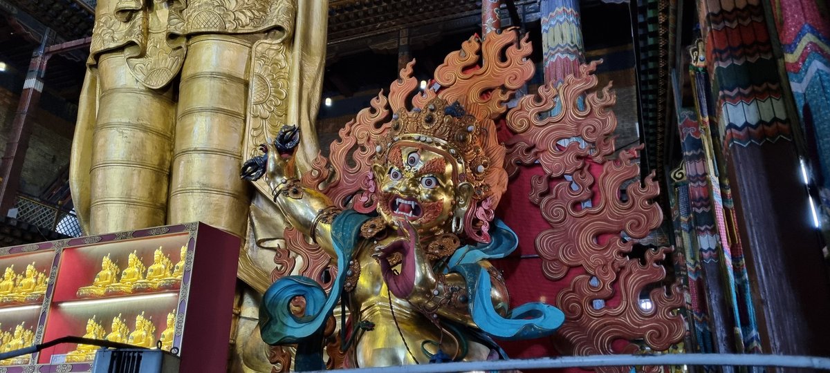 DS_tone's tweet photo. The impressive 26m tall gilded statue of Migjid Janraisig at the buddist temple at Gandan monastery. The statue is a copy of the original destroyed by the communists in the 20s. It's a really amazing place to visit.
#mongolia #architecture https://t.co/c4oq8jz1Ri