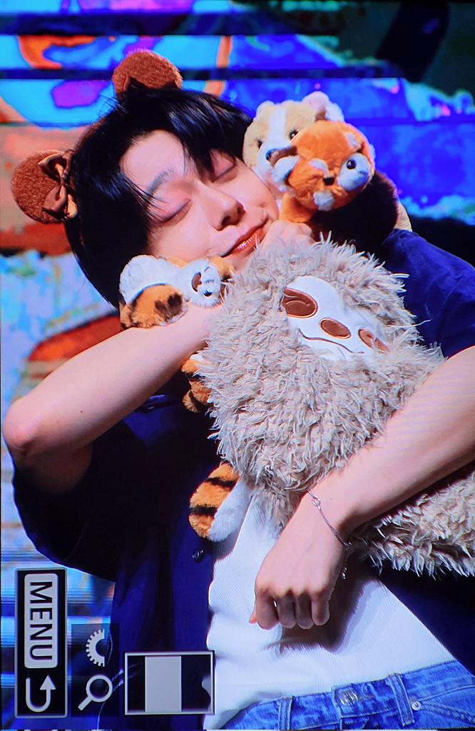 HWbyU0's tweet photo. 240720 모여봐요 환웅이의 숲🐯🦥 #ONEUS #환웅 https://t.co/OqeLw2fFrq