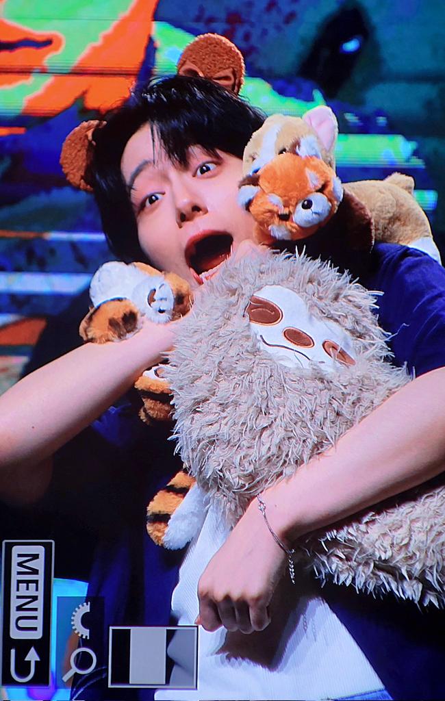 HWbyU0's tweet photo. 240720 모여봐요 환웅이의 숲🐯🦥 #ONEUS #환웅 https://t.co/OqeLw2fFrq