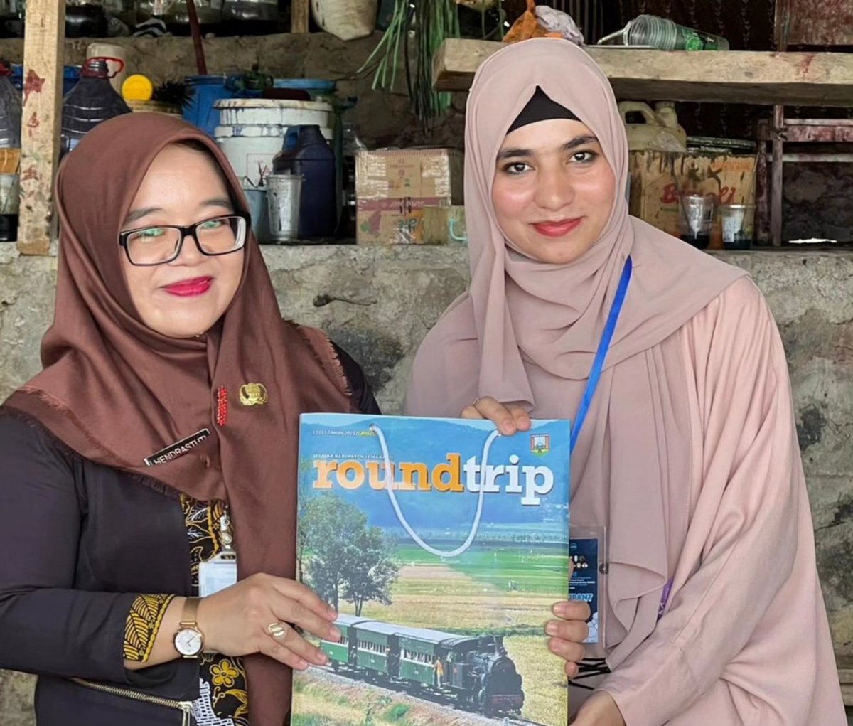 happyhendras's tweet photo. di Batik Gemawang Jambu Kabupaten Semarang, Jumat 19 Juli 2024.. 

@batikgemawangofficial

#international 
#students 
#community 
#engagement https://t.co/ftnzfizN8u