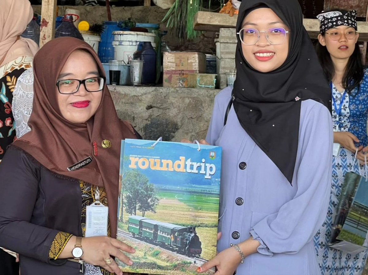 happyhendras's tweet photo. di Batik Gemawang Jambu Kabupaten Semarang, Jumat 19 Juli 2024.. 

@batikgemawangofficial

#international 
#students 
#community 
#engagement https://t.co/ftnzfizN8u