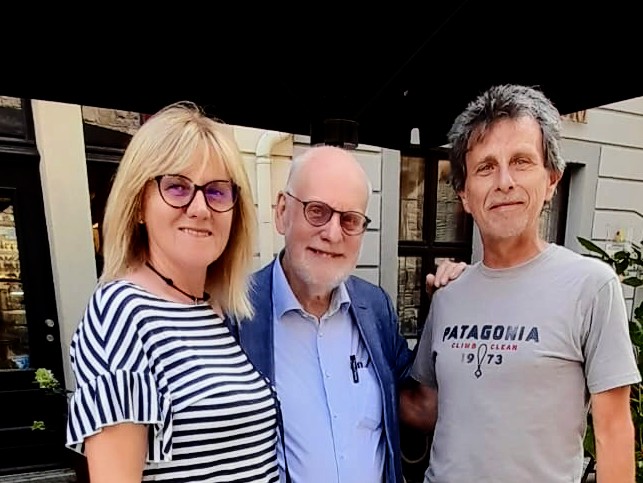 diegodeste4's tweet photo. Sulle orme di Bach da Eisenach a Lipsia con un incontro speciale davanti alla Thomaskirche, il grande Ton Koopman https://t.co/5efnFRyDh2