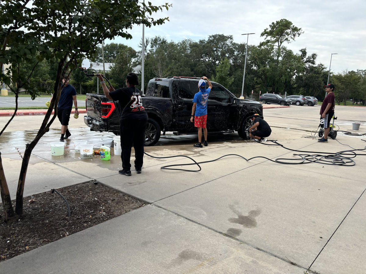 robinsonaj2's tweet photo. Good morning!!!

Last week’s car wash was rescheduled due to the weather but we’re out here today! Swing by @HISD_NHECHS and get your car washed for $7! We’re here until 2pm. Please come out and support the Senior Class of 2025!!! 
8001 Fulton St. https://t.co/sQ1vR0PTMT