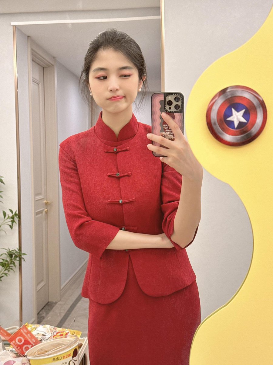 XfJ78156's tweet photo. 来张制服照📸，装漂亮好难，幸亏我是真漂亮～ https://t.co/ghGjxw8DpQ