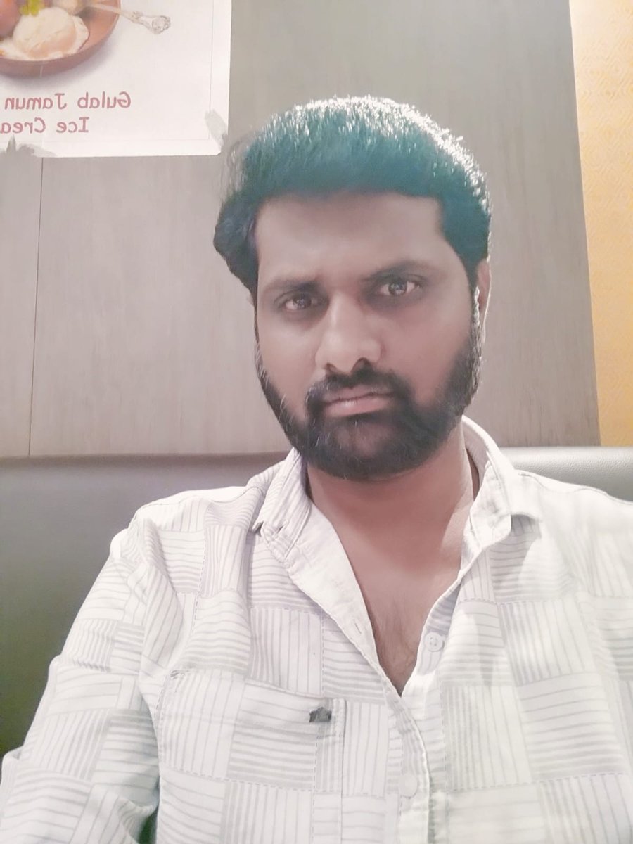 Thimiruraja's tweet photo. ராணியை தேடாதே ராஜ்ஜியத்தை தேடுன்னு சரியாதா சொல்லிருக்காங்க 

பனம் இருந்தா எல்லாம் கிடைச்சிடும்...அப்பனே முருகா  🚶 https://t.co/K4IHnpjeih