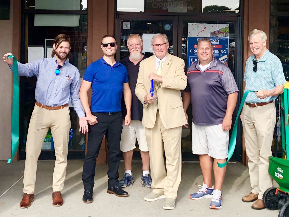MayorAlMorgan's tweet photo. Congratulations to Riccardi’s New Providence on their Grand Re-Opening! The newly renovated store looks great and is a wonderful part of our downtown. Support Local. Shop New Providence! https://t.co/ZWmS3OtXz8