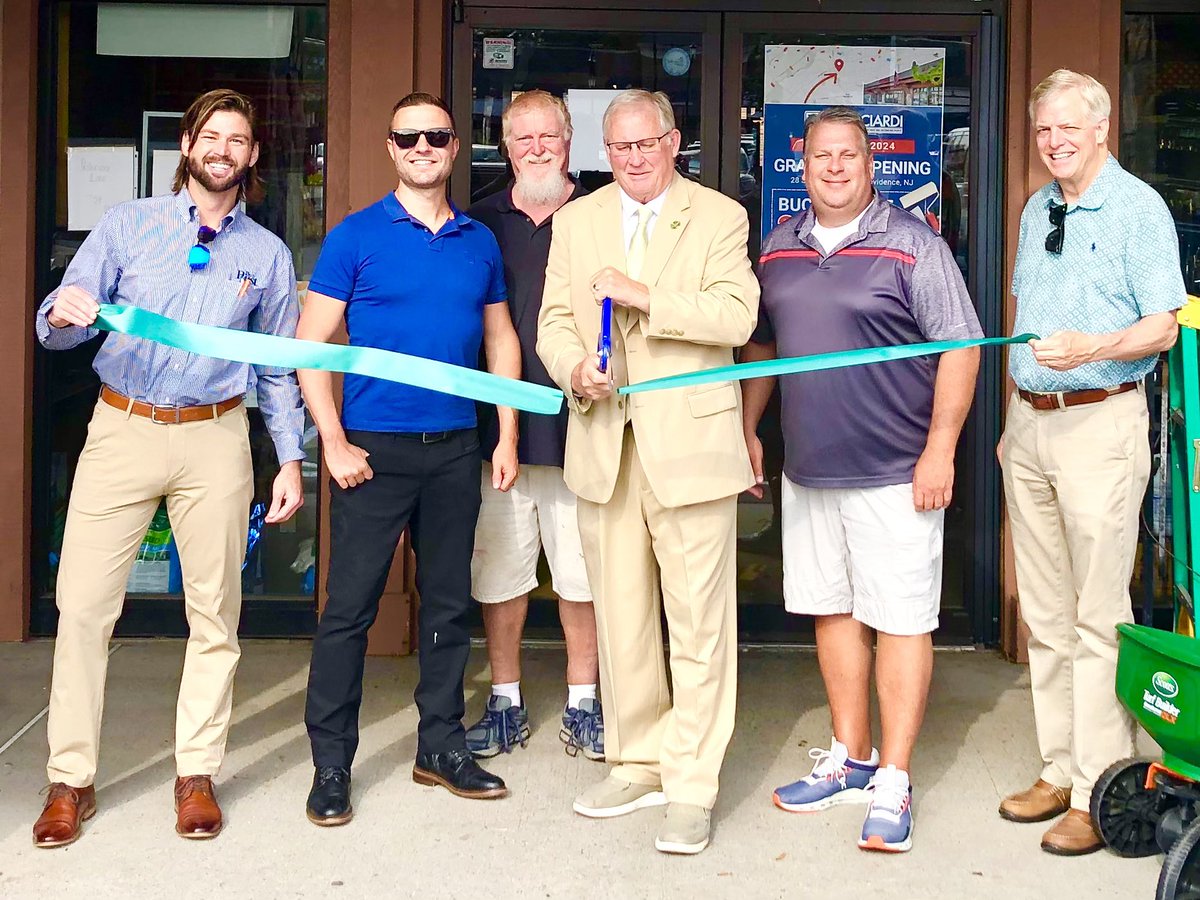 MayorAlMorgan's tweet photo. Congratulations to Riccardi’s New Providence on their Grand Re-Opening! The newly renovated store looks great and is a wonderful part of our downtown. Support Local. Shop New Providence! https://t.co/ZWmS3OtXz8