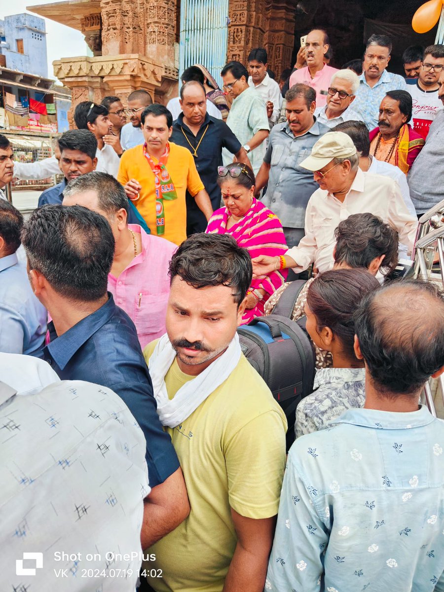 MeghwalNee56266's tweet photo. @VasundharaBJP माननीय मुख्यमंत्री महोदय श्री @BhajanlalBjp डिपार्टमेंट भी आपको युवा मित्रों की बहाली का पत्र लिख रहा है, डिपार्टमेंट को युवा मित्रों का काम पसंद है तभी तो युवा मित्रों की बहाली के लिए बोल रहा है तो फिर आपको क्या दिक्कत आ रही है। 
#युवामित्रों_को_बहाल_करो 
@jeetendrababa https://t.co/dV79YzVDfe