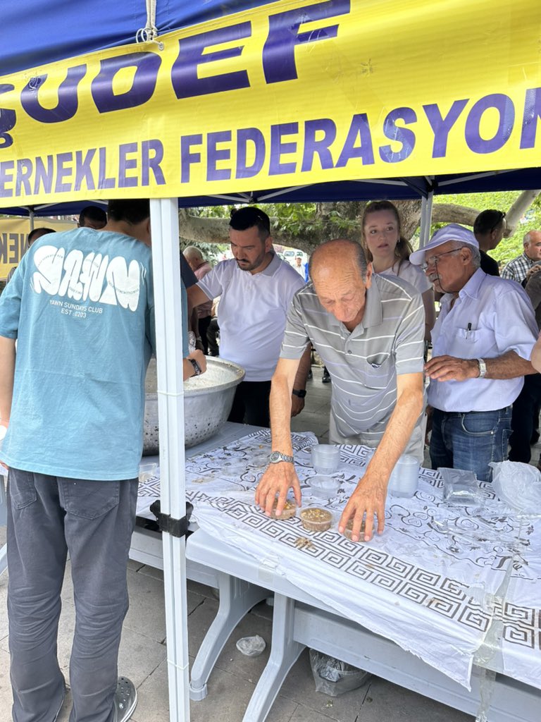 Çubuk dernekler federasyonu olarak aşure ve birlik gününde #aşure dağıtımı yaptık. Emeği geçenlerin emeklerine sağlık Mevla katında kabul etsin.