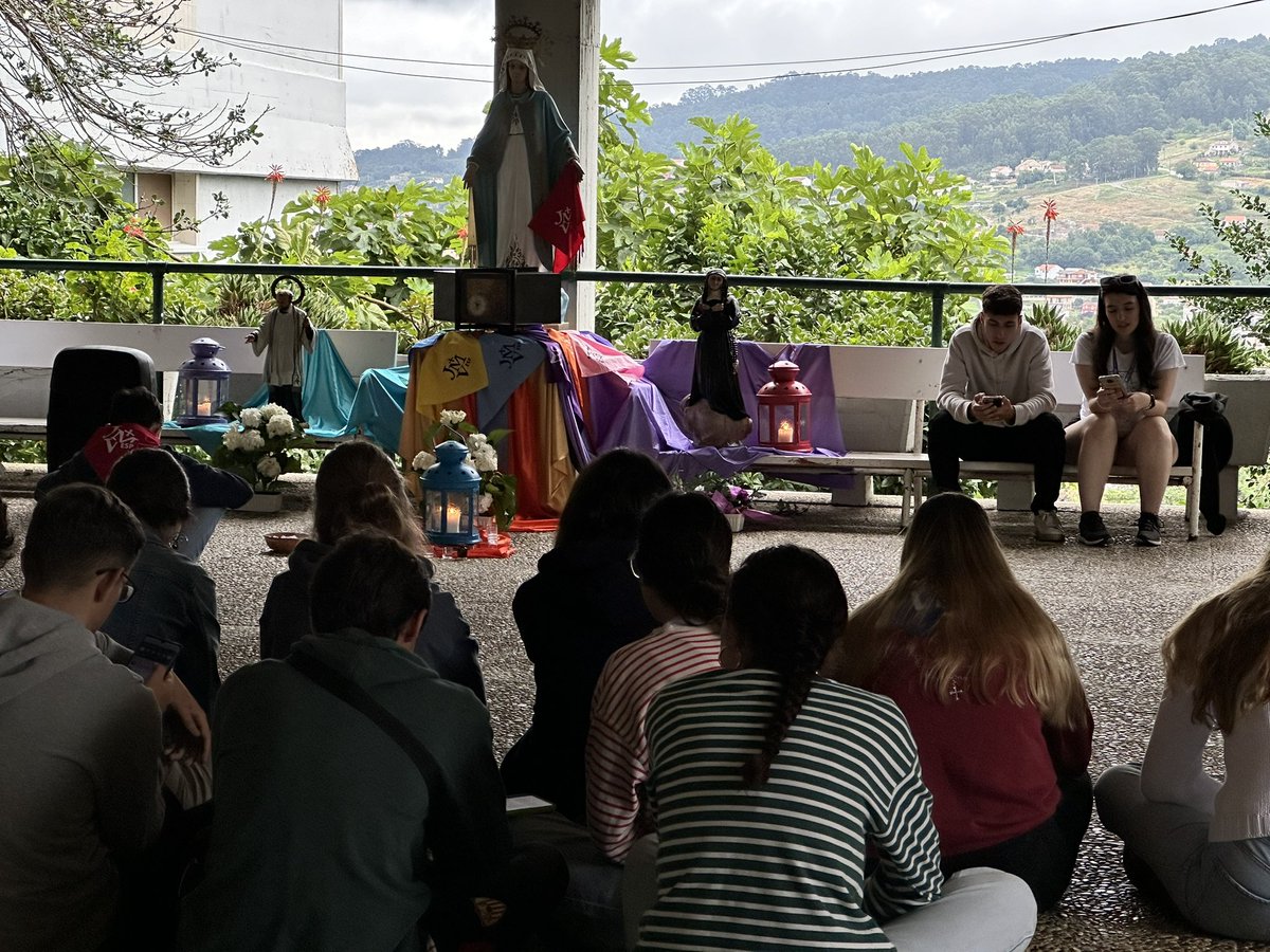 Es una alegría participar de la Escuela de Catequistas de <a href="/JMV_esp/">JMV_España</a>  en #marin24. Las Hijas de la Caridad queremos ser fieles al mensaje de la Virgen Milagrosa que con tanto amor nos legó. “Ella lo quiso, Ella lo quiere, Ella nos quiere”