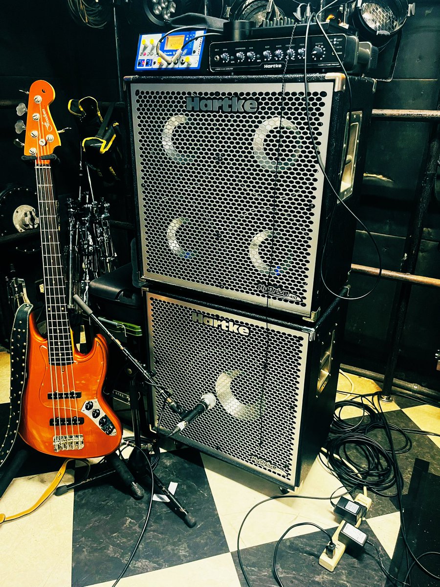 MonkeyWatajik's tweet image. そういやMy New Gear HARTKE hydrive115 ‼️
ついに念願の15インチキャビをゲットしたのでようやく理想(グレンラガン)が完成されました👏
#HARTKE #hydrive #focusrite #ISAONE #freedom #bass #live #アンプ #mynewgear